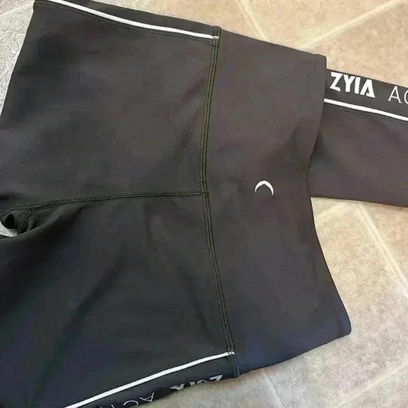 COPY - ZYIA - Picture 4 of 4